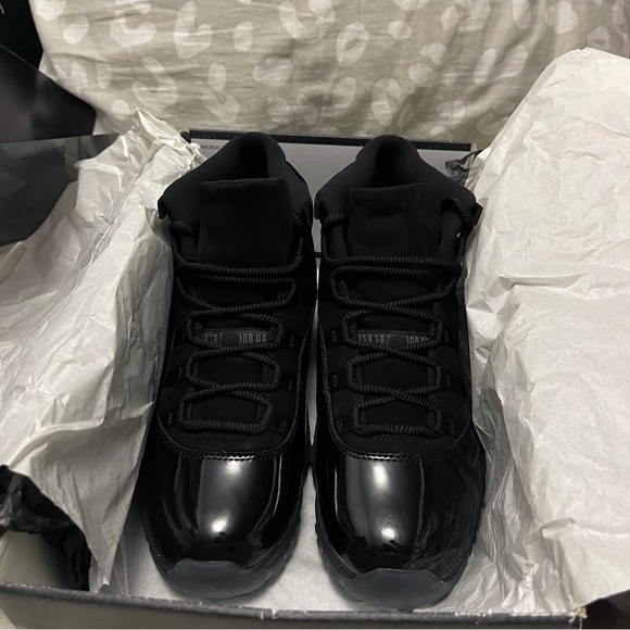 JORDAN 11s Cap And Gown Men’s Size 11 main image 8
